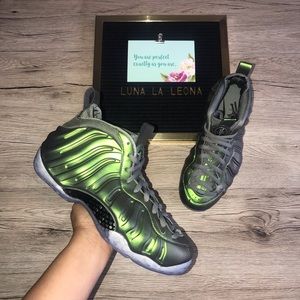 NEW Nike Air Foamposite One Shine Dark Stucco Shoes, AA3963 001, size 9 women